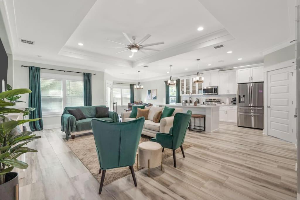 Holiday home Emerald-gem-inn • Laguna Haven/beach Home!